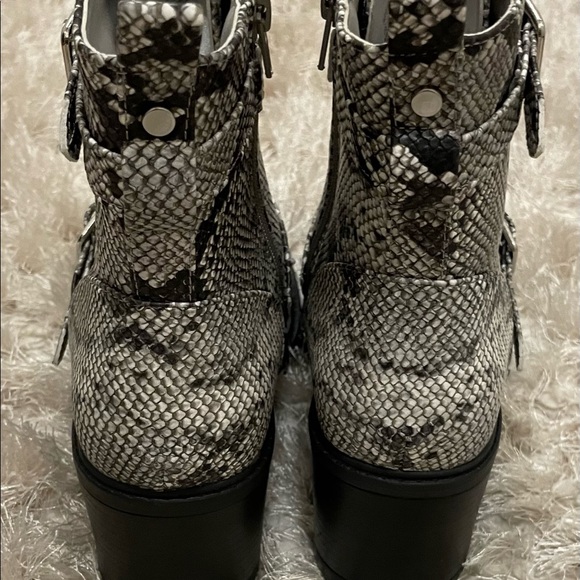 Chunky Block Heel Bootie - Picture 3 of 4